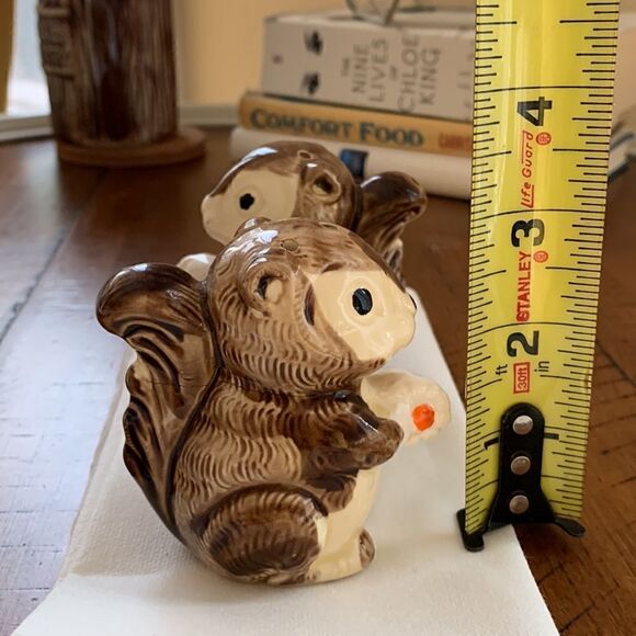 Vintage Squirrel Salt & Pepper Ceramic Outdoor Woodsy Shakers Fall Autumn - Picture 6 of 9